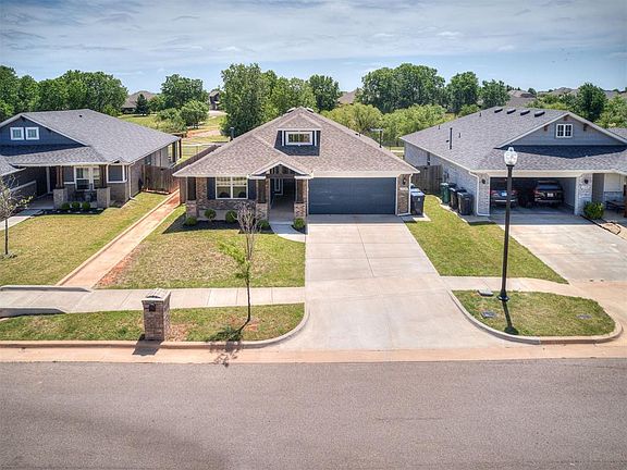 4th image of 2324 Roca Dr