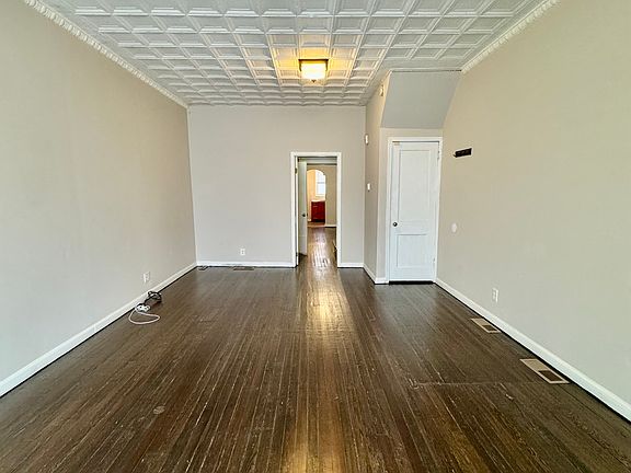 2nd image of 925 E Westmoreland St