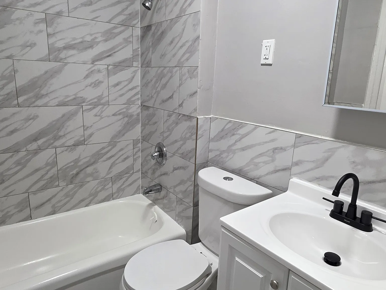 3 bed, 1000 sqft, $2,400 — Photo 4