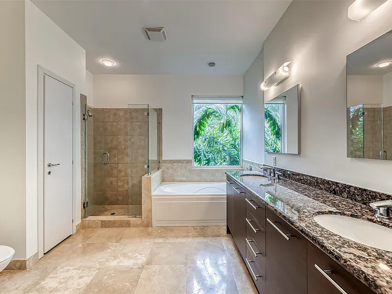 727 NE 4th Ave — Photo 18