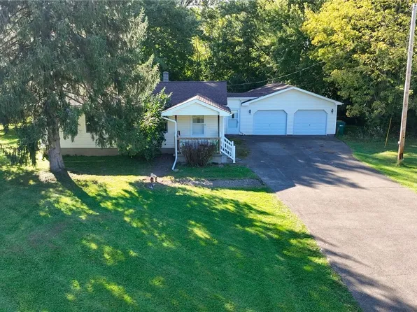 670 N Blossom Rd, Elma, NY 14059