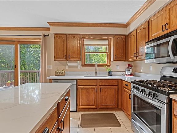 4th image of 111 Village Dr