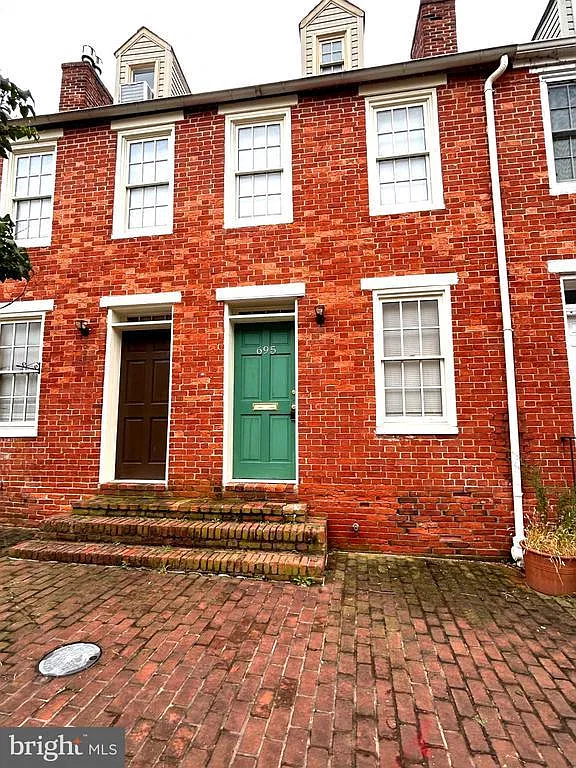 3 bed, 3.5 bath, 1704 sqft, $2,650 — Photo 1