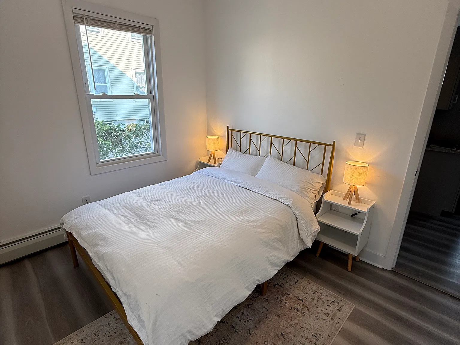 3 bed, 900 sqft, $1,250 — Photo 1