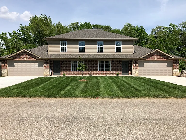 1338 Village Circle Dr — Photo 1
