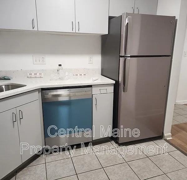 39 Northern Avenue Hts #8 — Photo 4