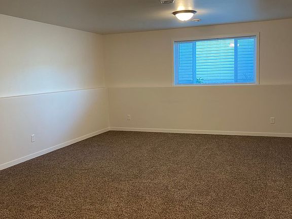 4th image of 923 29th Ave W