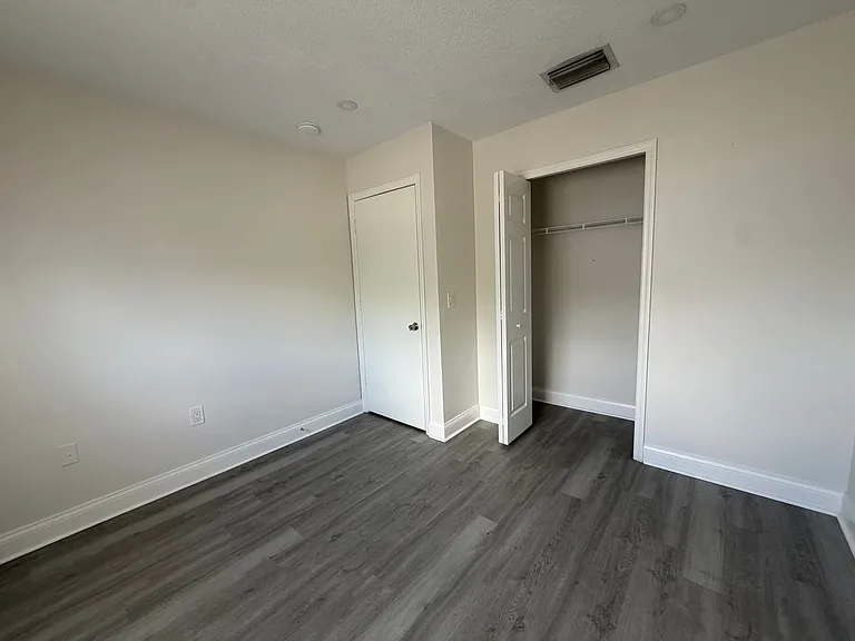 4105 Waterside Island Ct — Photo 8