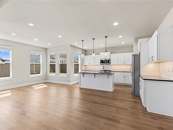 4th image of 825 Mueller Way