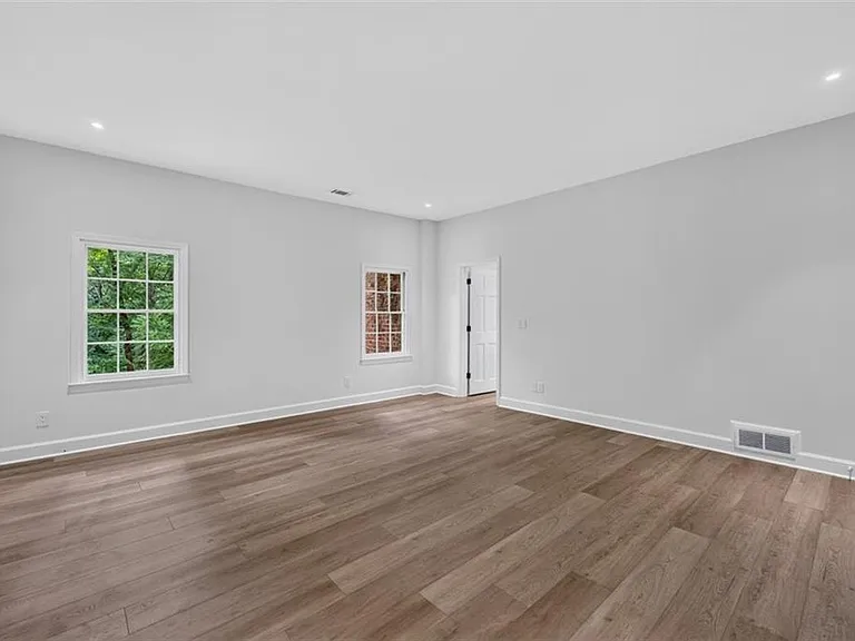 140 Valley Rd NW — Photo 60