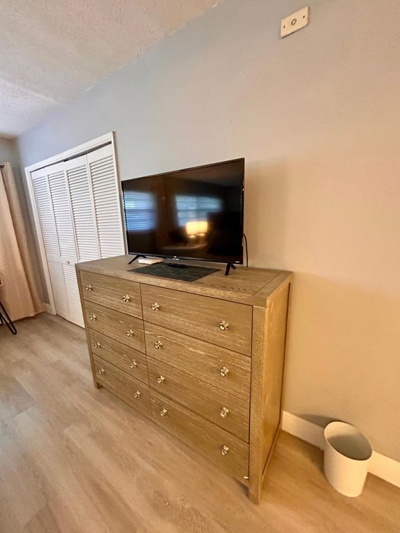 3850 Oaks Clubhouse Dr APT 305, photo 8