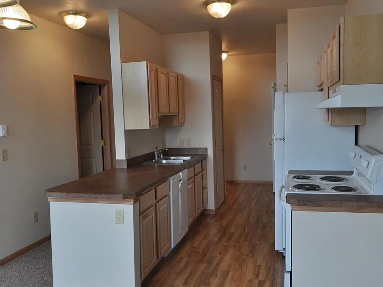 325 Lincoln Ln — Photo 8