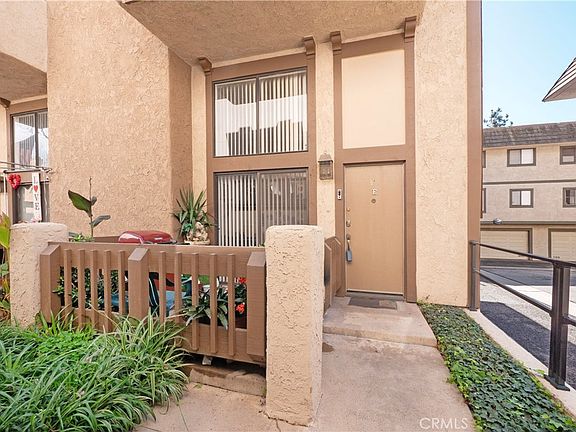 3rd image of 1925 E Huntington