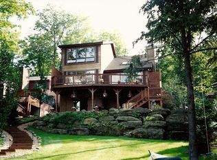 564 Lakeview Dr W, Lake Ariel, PA 18436