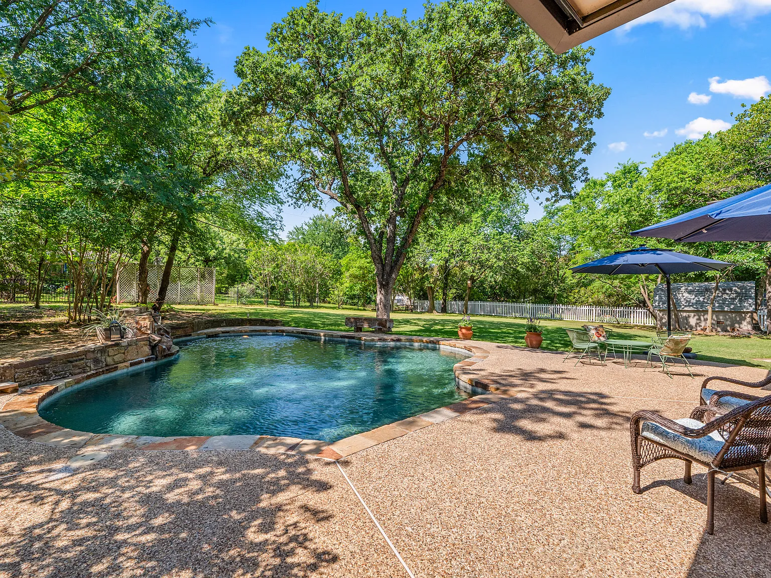 5 bed, 3840 sqft, $5,500 — Photo 2