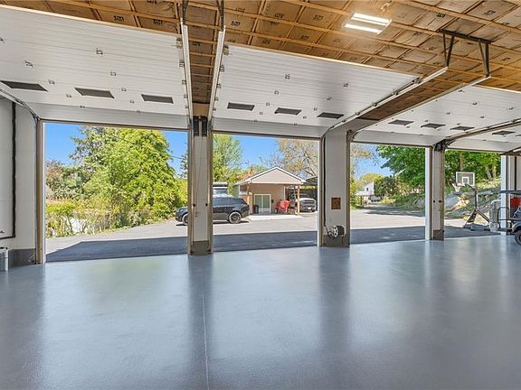 3rd image of 19 Curry Rd