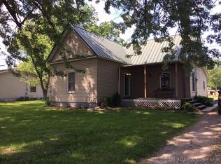 405 S Walnut St, Versailles, MO 65084