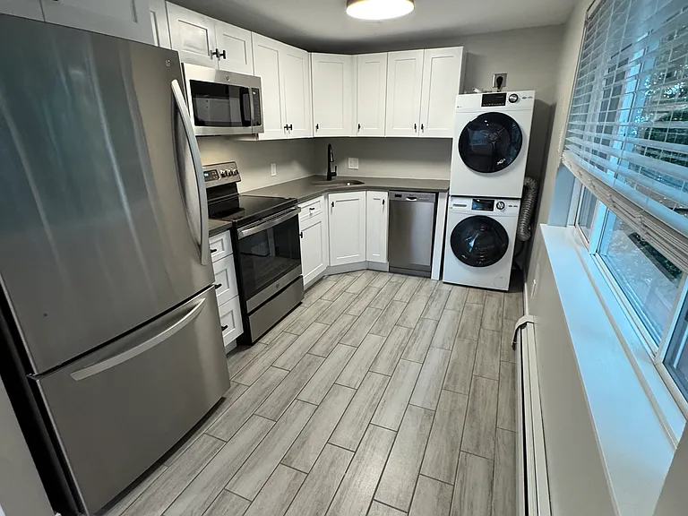 1960 Eaton St #5 — Photo 1