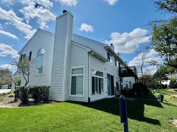 1046 Ripple Rdg, Darien, IL