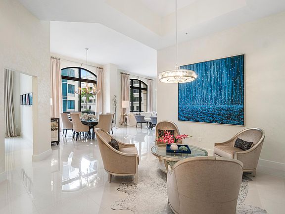 4th image of 701 S Olive Avenue #211