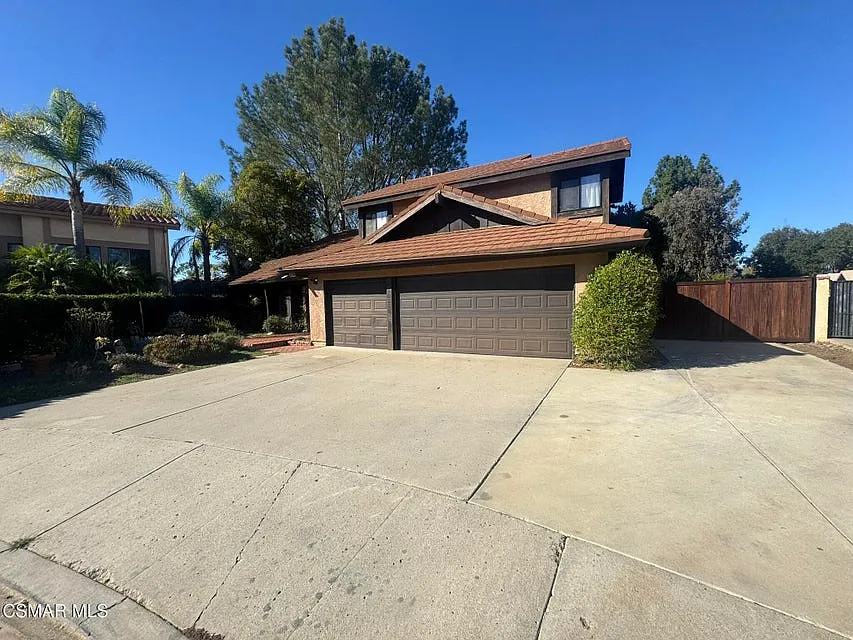 4 bed, 2.5 bath, 2864 sqft, $4,200 — Photo 3