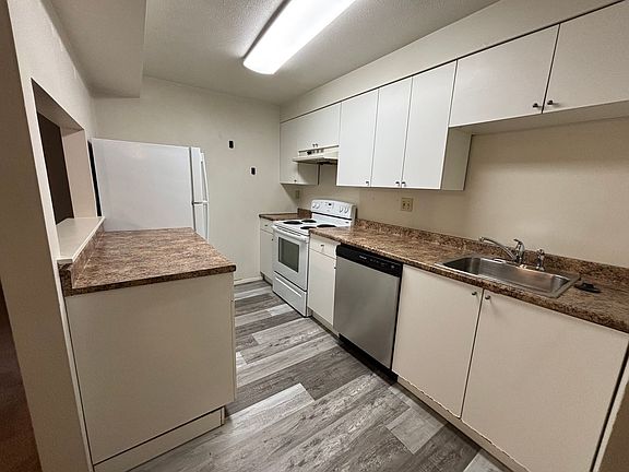 2nd image of 3005 Garden Apartment Dr Unit 32