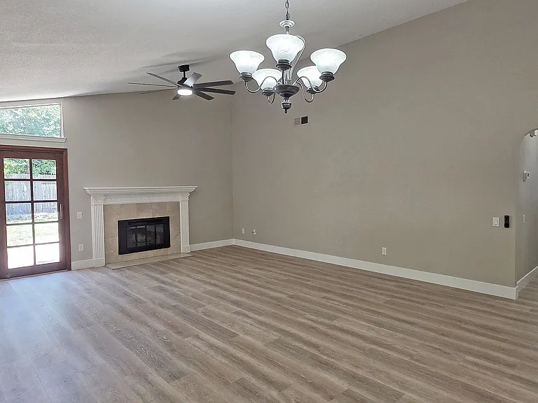 1715 Rockybend Dr — Photo 5