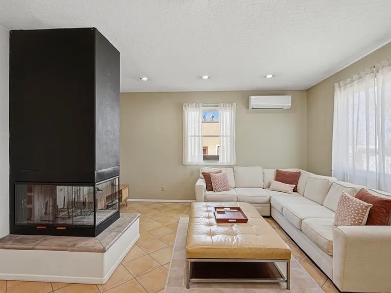 2920 Burton Ave SE — Photo 3