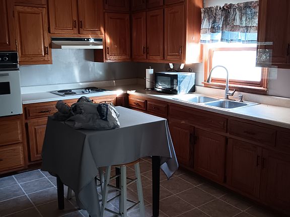 2nd image of 305 S Elm St