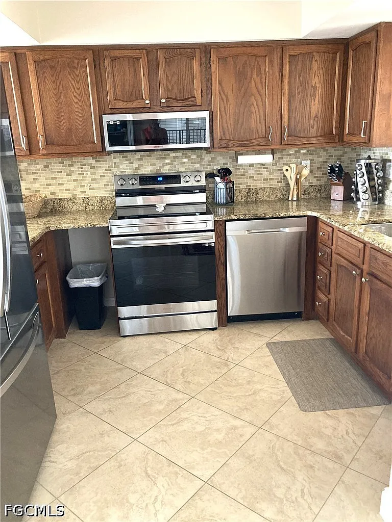 1 bed, 1.0 bath, 853 sqft, $4,500 — Photo 1