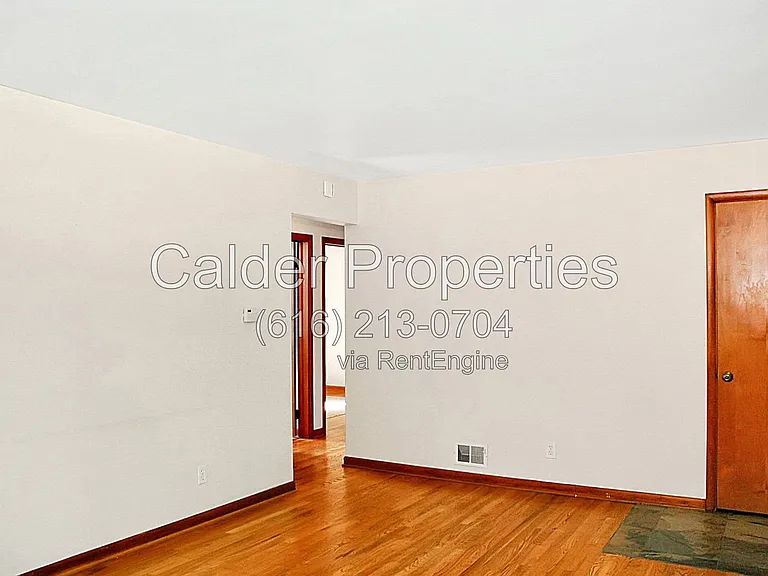 1317 Herrick Ave NE — Photo 9