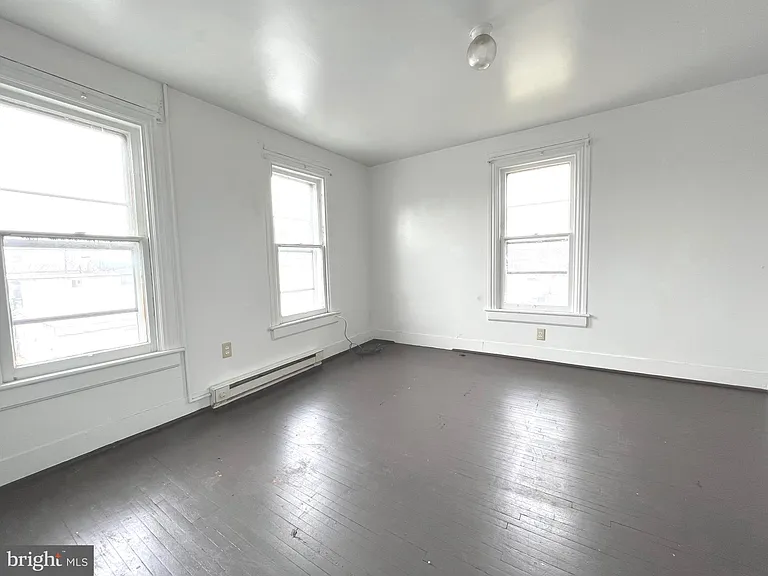 703 2nd St #B — Photo 8
