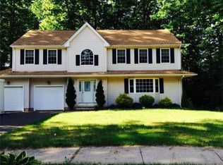 117 Woodside Dr, Agawam, MA 01001