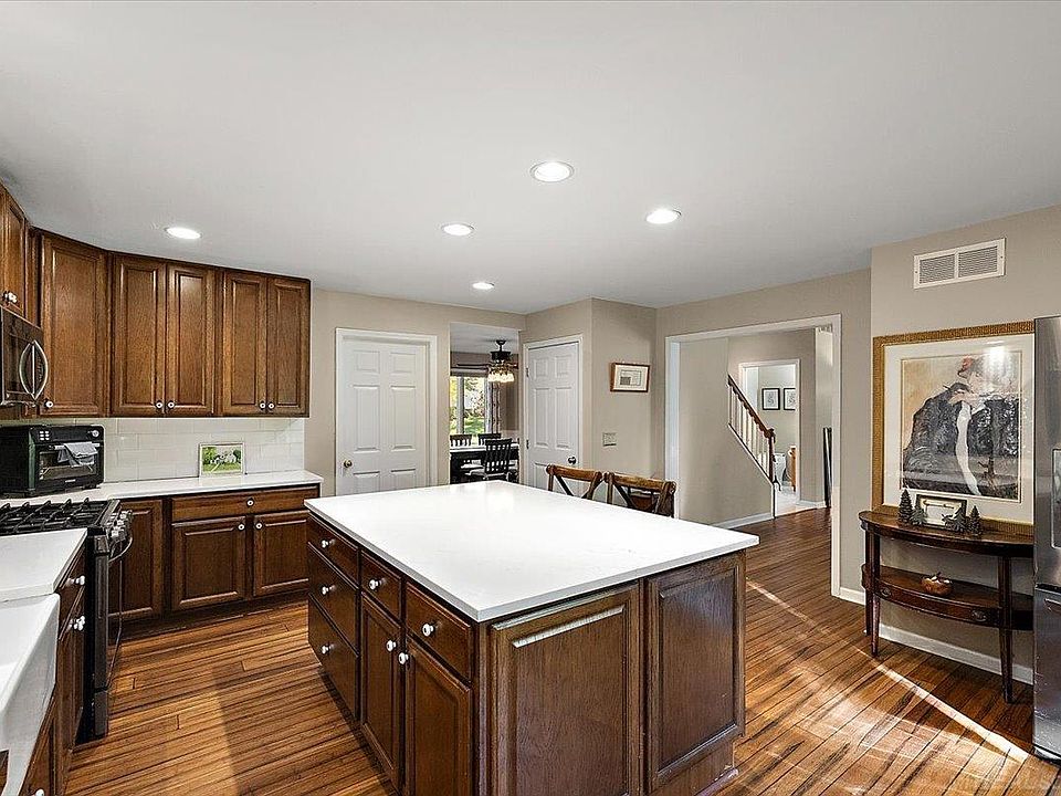 575 Lakes Edge Dr, photo 25