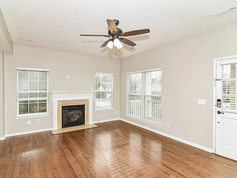 1604 Zurich Dr — Photo 5