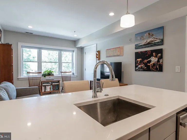 3918 W St NW #6 — Photo 7