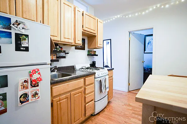 Rented by City Connections Realty | media 37