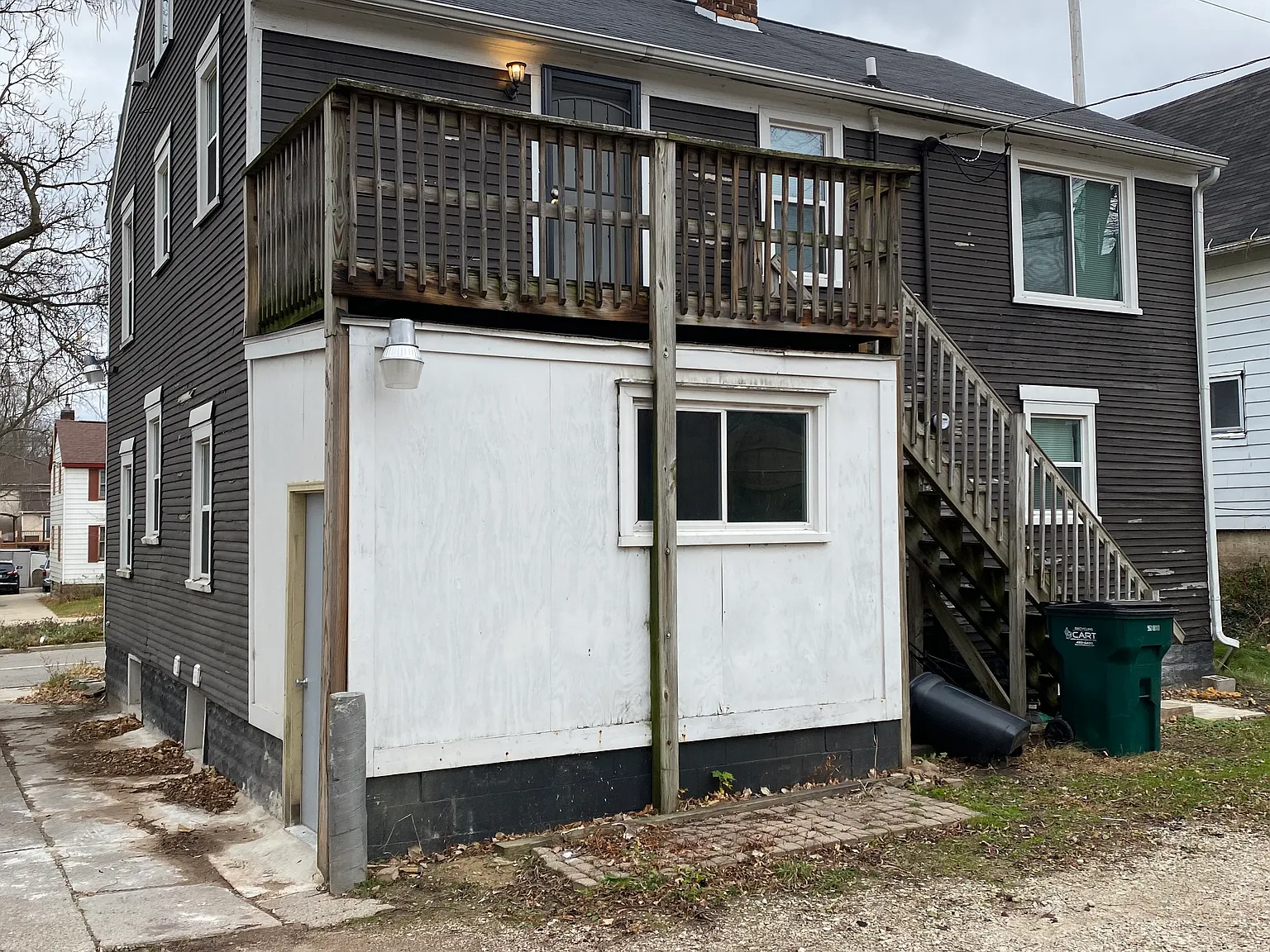 3 bed, 1000 sqft, $1,495 — Photo 2
