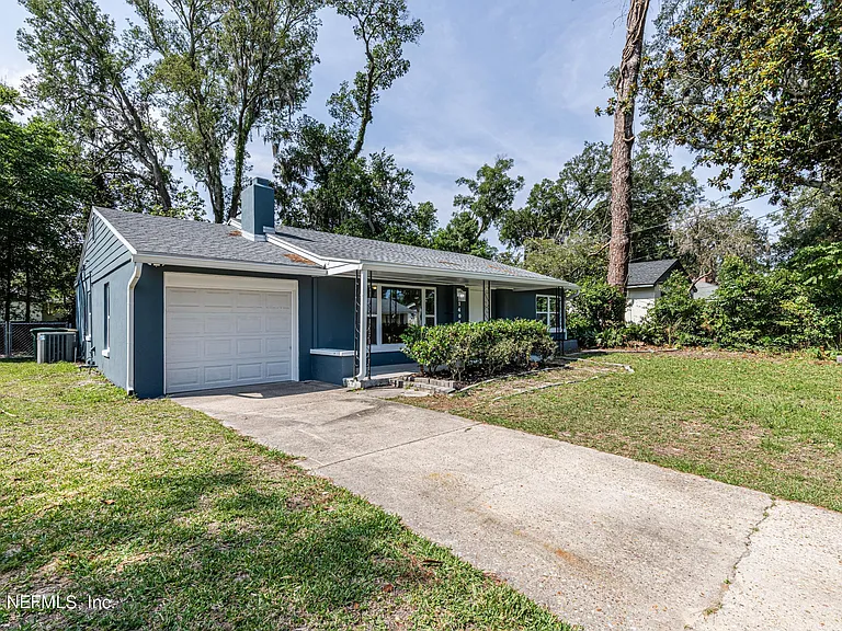 1404 Jean Ct — Photo 2