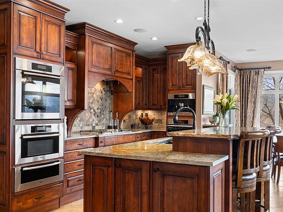 3rd image of 1590 Golf Ridge Dr