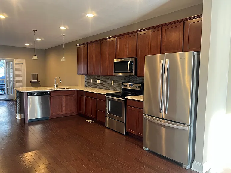 1616 Silver Spur Ln — Photo 3