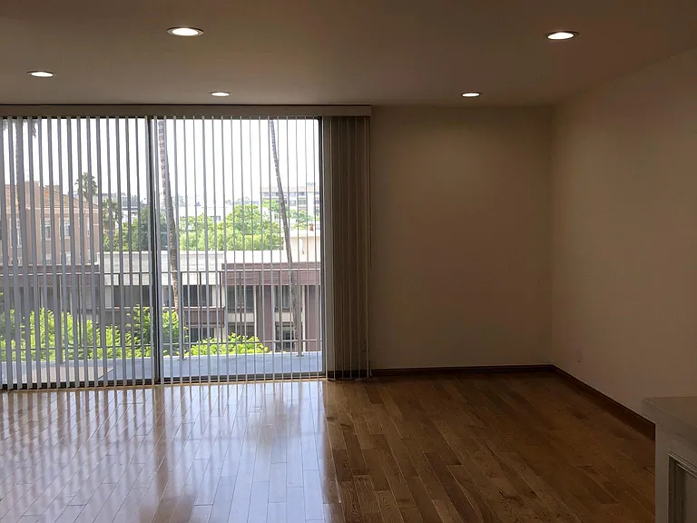 100 S Doheny Dr #523 — Photo 34