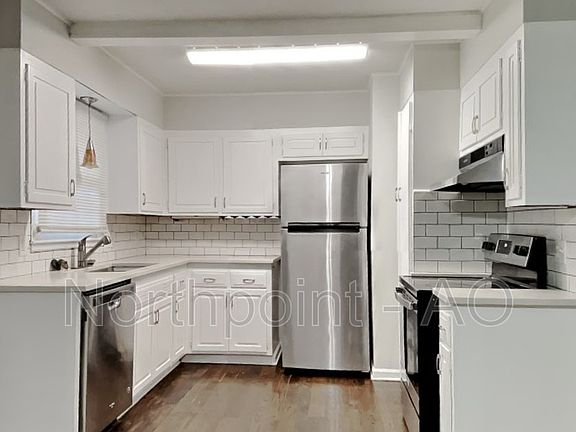4th image of 14204 E 39th Ter S