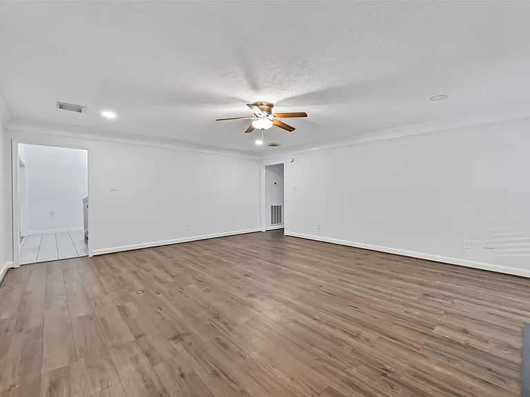 4019 Saint Michaels Ct — Photo 35