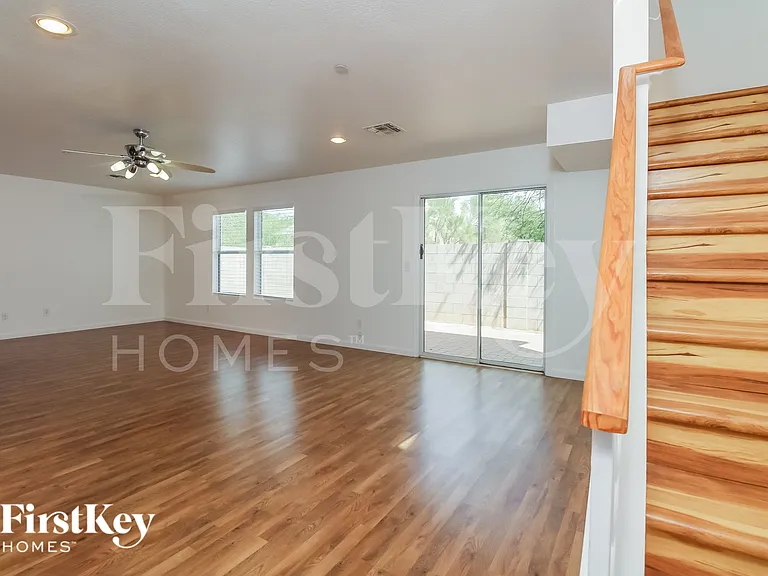 8470 N Placita De La Manzana — Photo 3