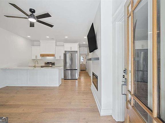 4th image of 178 White Antelope St