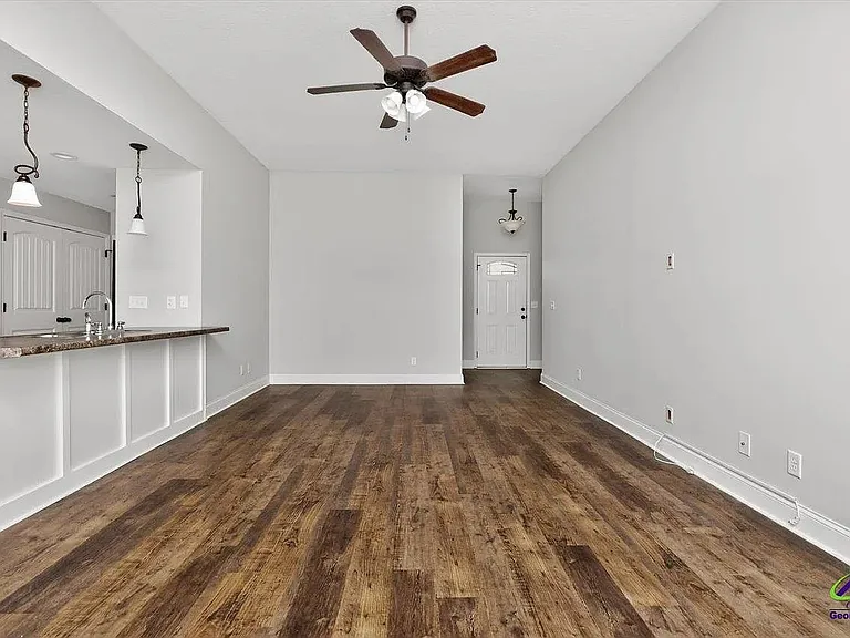 100 Tudor Pl — Photo 10