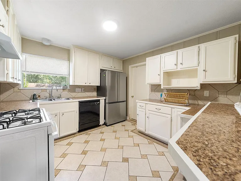 1105 Thomas Ave — Photo 19