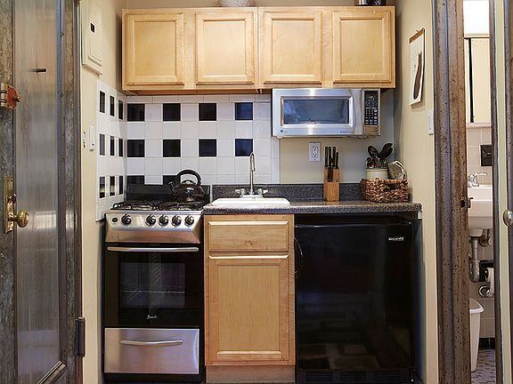 3rd image of 428 W 44th St #3DD