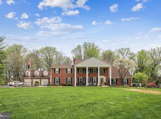 10511 Hunting Crest Ln, Vienna, VA 22182